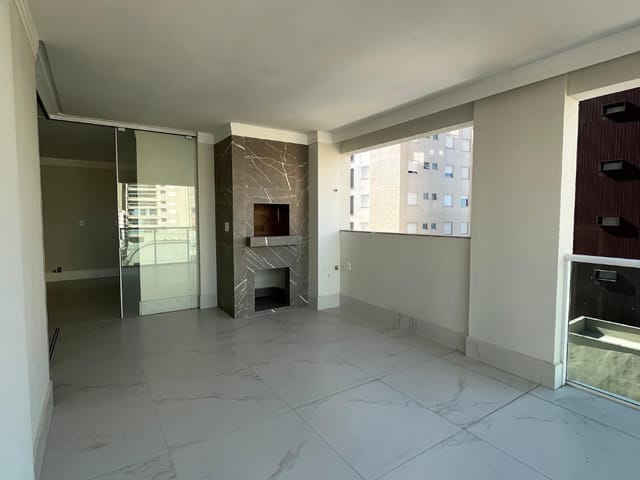 Apartamento com 190m² 4 quartos e 5 banheiros, à venda, no bairro Centro em Itapema