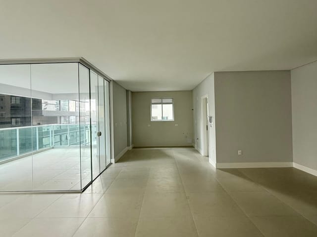 Apartamento com 160m² 3 quartos e 4 banheiros, à venda, no bairro Meia Praia em Itapema