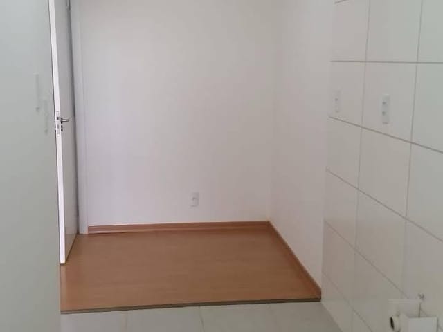 Apartamento 2 quartos e 1 banheiro, à venda, no bairro Jardim Maria Celina em Londrina