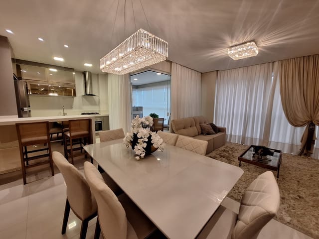 Apartamento com 165m² 3 quartos e 4 banheiros, à venda, no bairro Meia Praia em Itapema