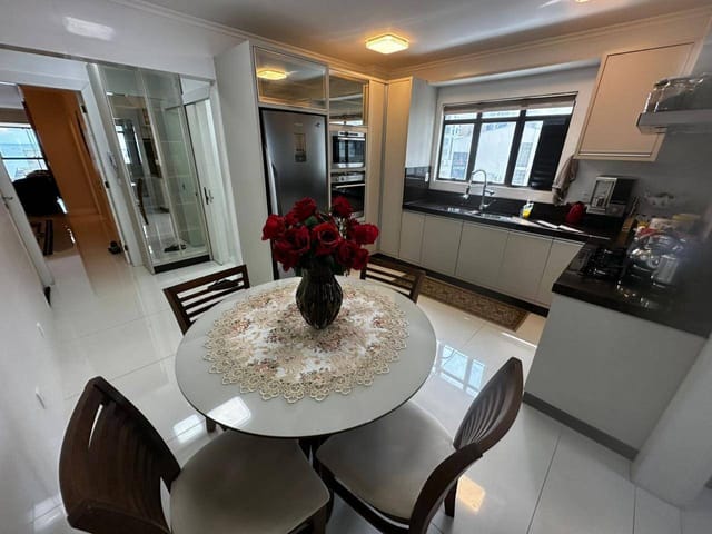 Apartamento com 184m² 3 quartos e 4 banheiros, à venda, no bairro Centro em Balneário Camboriú