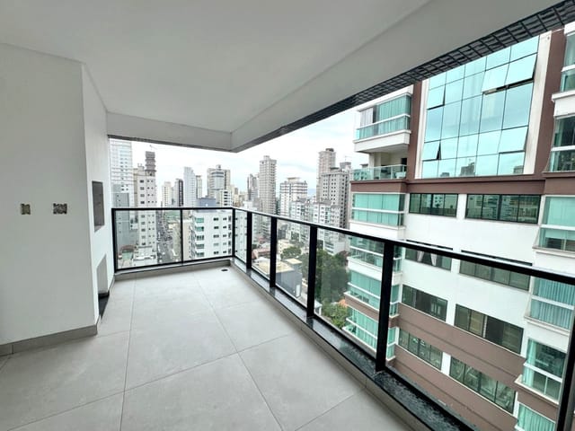 Apartamento com 215m² 3 quartos e 4 banheiros, à venda, no bairro Meia Praia em Itapema