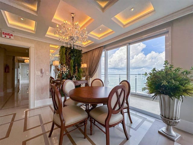 Apartamento com 433m² 3 quartos e 4 banheiros, à venda, no bairro Meia Praia em Itapema