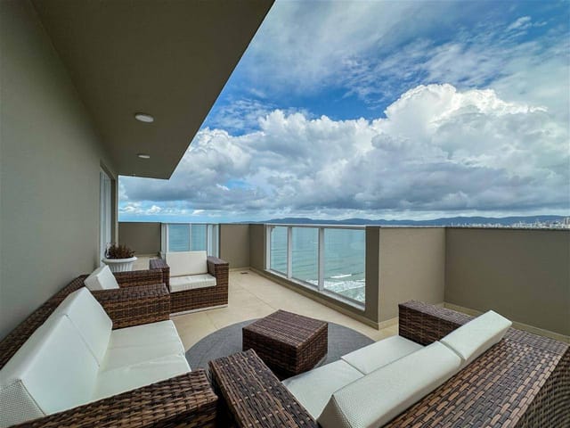 Apartamento com 433m² 3 quartos e 4 banheiros, à venda, no bairro Meia Praia em Itapema