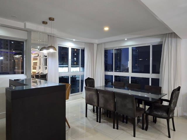 Apartamento com 159m² 3 quartos e 4 banheiros, à venda, no bairro Centro em Balneário Camboriú