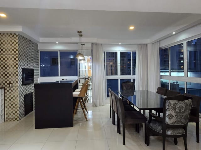 Apartamento com 159m² 3 quartos e 4 banheiros, à venda, no bairro Centro em Balneário Camboriú