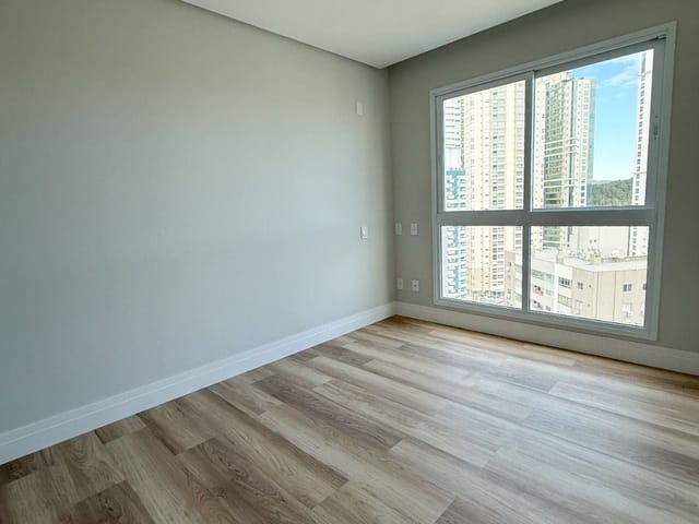 Apartamento com 138m² 3 quartos e 4 banheiros, à venda, no bairro Centro em Balneário Camboriú