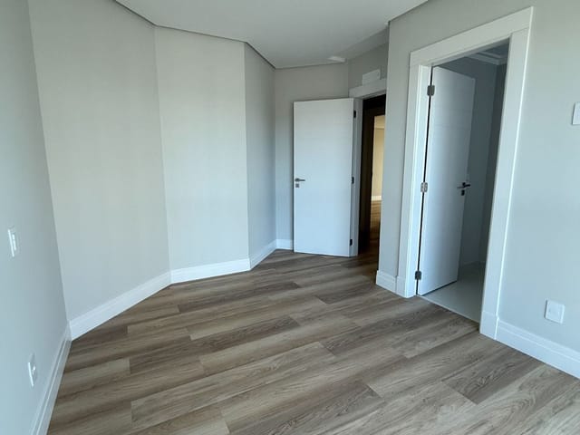 Apartamento com 138m² 3 quartos e 4 banheiros, à venda, no bairro Centro em Balneário Camboriú