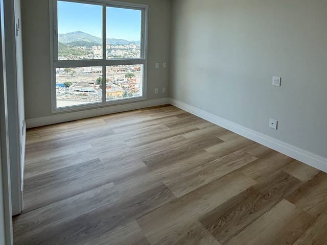 Apartamento com 138m² 3 quartos e 4 banheiros, à venda, no bairro Centro em Balneário Camboriú
