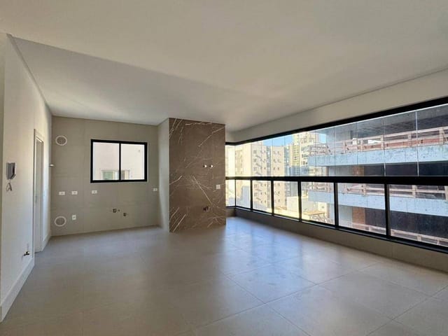 Apartamento com 122m² 3 quartos e 4 banheiros, à venda, no bairro Meia Praia em Itapema