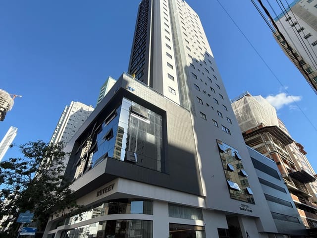 Apartamento com 135m² 4 quartos e 5 banheiros, à venda, no bairro Centro em Balneário Camboriú