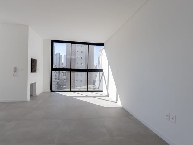 Apartamento com 135m² 4 quartos e 5 banheiros, à venda, no bairro Centro em Balneário Camboriú