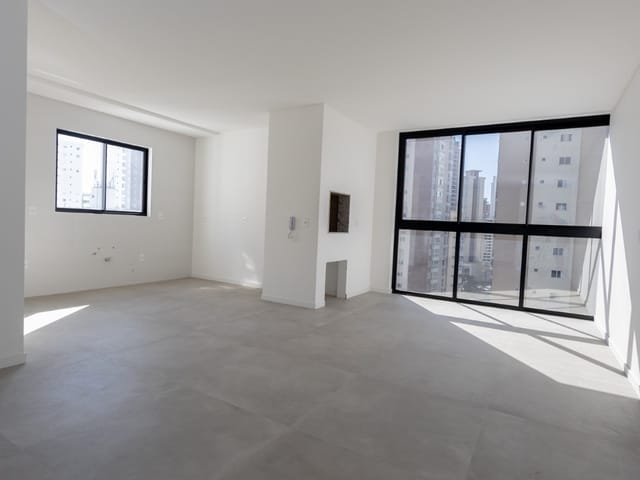 Apartamento com 135m² 4 quartos e 5 banheiros, à venda, no bairro Centro em Balneário Camboriú