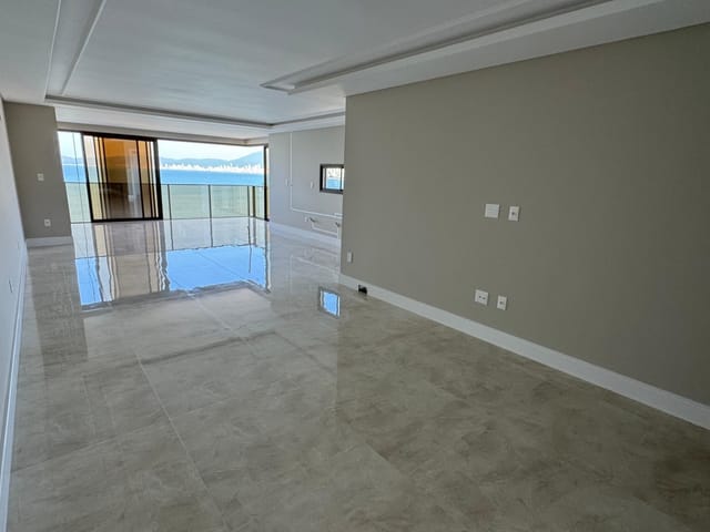 Apartamento com 185m² 4 quartos e 5 banheiros, à venda, no bairro Centro em Itapema