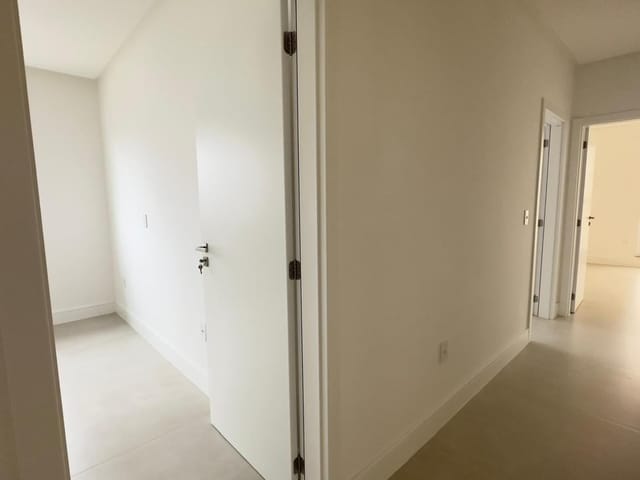 Apartamento com 151m² 3 quartos e 4 banheiros, à venda, no bairro Meia Praia em Itapema