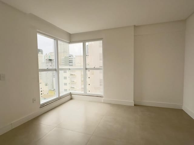 Apartamento com 151m² 3 quartos e 4 banheiros, à venda, no bairro Meia Praia em Itapema