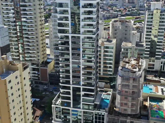 Apartamento com 162m² 4 quartos e 5 banheiros, à venda, no bairro Meia Praia em Itapema