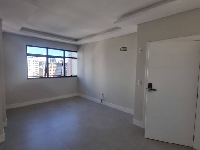 Apartamento com 162m² 4 quartos e 5 banheiros, à venda, no bairro Meia Praia em Itapema