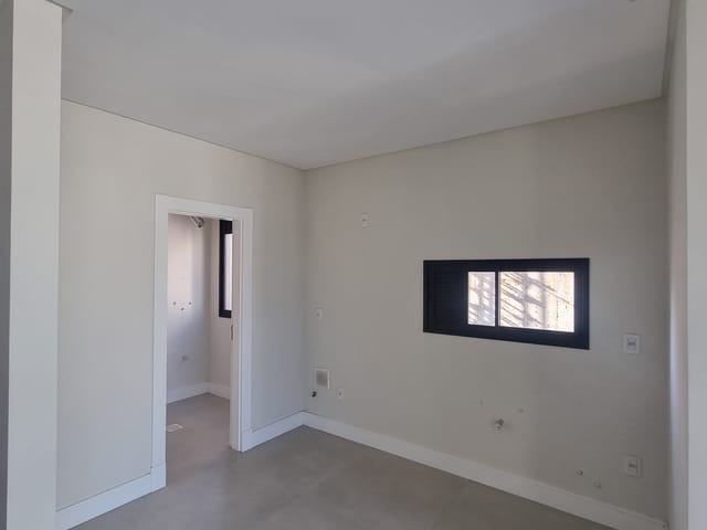Apartamento com 162m² 4 quartos e 5 banheiros, à venda, no bairro Meia Praia em Itapema
