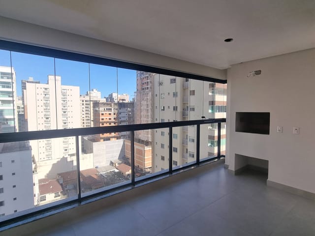 Apartamento com 162m² 4 quartos e 5 banheiros, à venda, no bairro Meia Praia em Itapema