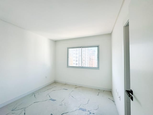 Apartamento com 112m² 3 quartos e 4 banheiros, à venda, no bairro Meia Praia em Itapema