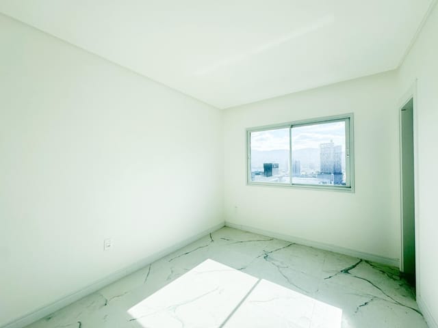 Apartamento com 112m² 3 quartos e 4 banheiros, à venda, no bairro Meia Praia em Itapema