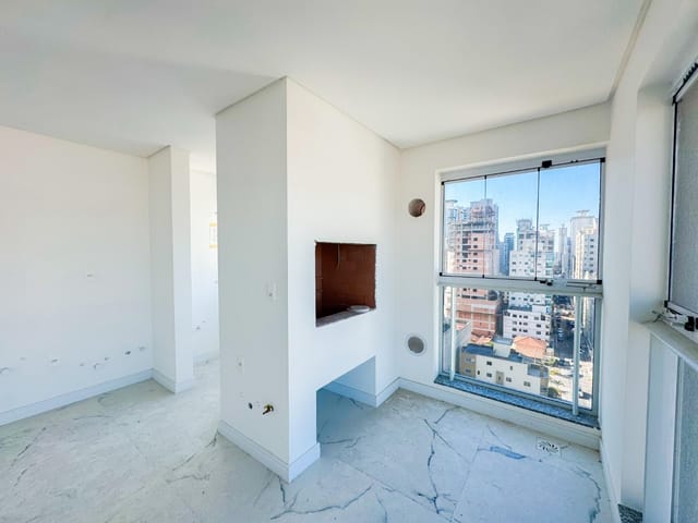 Apartamento com 112m² 3 quartos e 4 banheiros, à venda, no bairro Meia Praia em Itapema