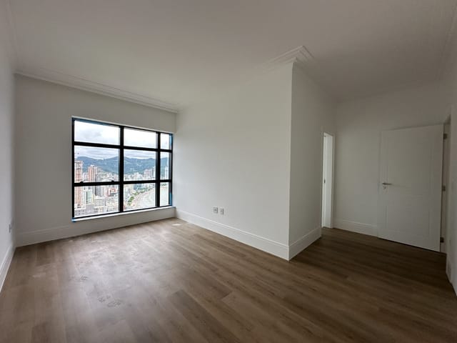 Apartamento com 624m² 4 quartos e 5 banheiros, à venda, no bairro Centro em Itapema