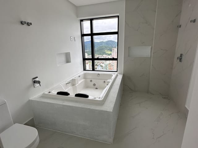 Apartamento com 624m² 4 quartos e 5 banheiros, à venda, no bairro Centro em Itapema