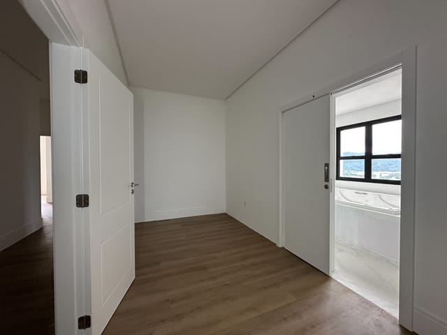 Apartamento com 624m² 4 quartos e 5 banheiros, à venda, no bairro Centro em Itapema