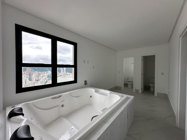 Apartamento com 624m² 4 quartos e 5 banheiros, à venda, no bairro Centro em Itapema
