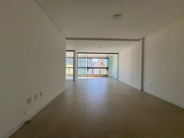 Apartamento com 124m² 3 quartos e 4 banheiros, à venda, no bairro Meia Praia em Itapema