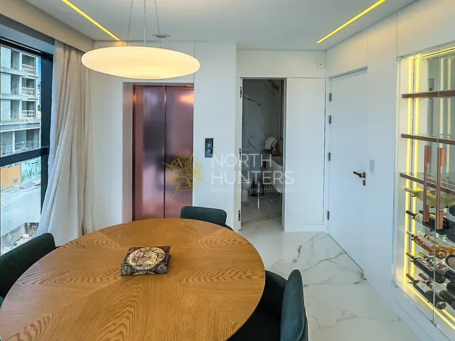 Apartamento com 210m² 3 quartos e 3 banheiros, à venda, no bairro Jurerê em Florianópolis