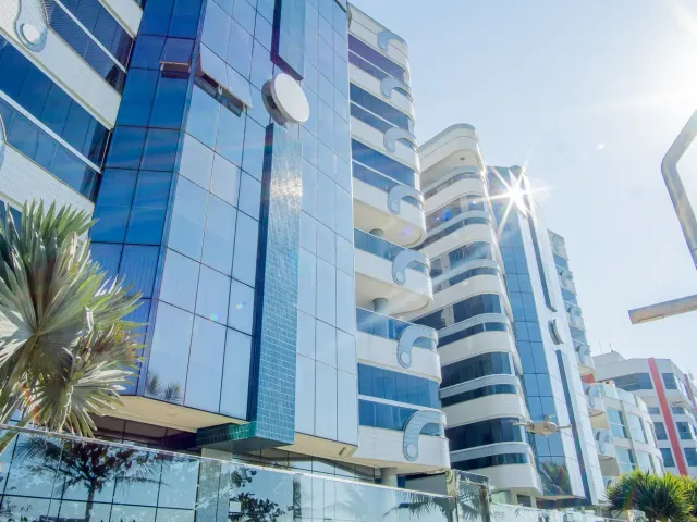 Apartamento com 225m² 3 quartos e 2 banheiros, à venda, no bairro Meia Praia em Itapema