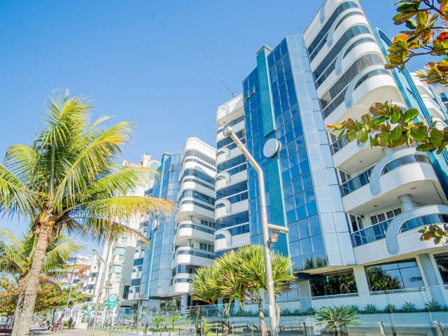 Apartamento com 225m² 3 quartos e 2 banheiros, à venda, no bairro Meia Praia em Itapema