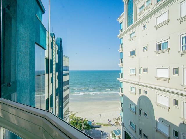 Apartamento com 225m² 3 quartos e 2 banheiros, à venda, no bairro Meia Praia em Itapema
