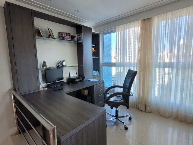 Apartamento com 252m² 3 quartos e 4 banheiros, à venda, no bairro Centro em Balneário Camboriú