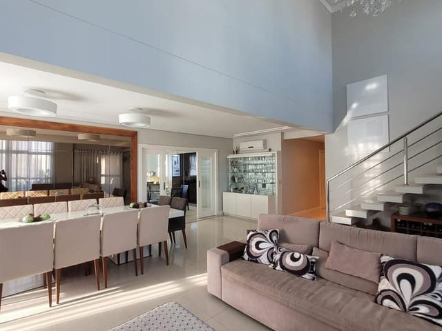 Apartamento com 252m² 3 quartos e 4 banheiros, à venda, no bairro Centro em Balneário Camboriú