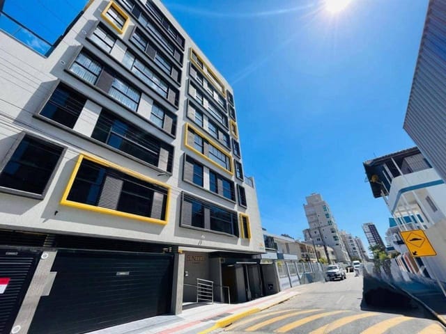 Apartamento com 88m² 2 quartos e 3 banheiros, à venda, no bairro Meia Praia em Itapema