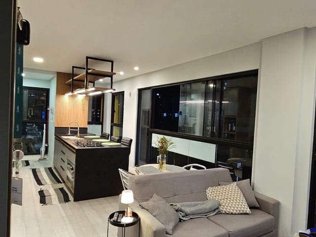 Apartamento com 88m² 2 quartos e 3 banheiros, à venda, no bairro Meia Praia em Itapema