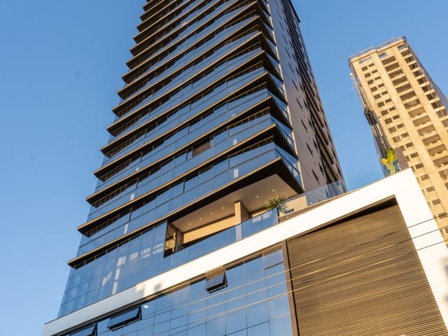 Apartamento com 198m² 4 quartos e 5 banheiros, à venda, no bairro Meia Praia em Itapema
