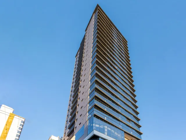 Apartamento com 198m² 4 quartos e 5 banheiros, à venda, no bairro Meia Praia em Itapema