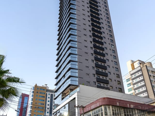 Apartamento com 198m² 4 quartos e 5 banheiros, à venda, no bairro Meia Praia em Itapema