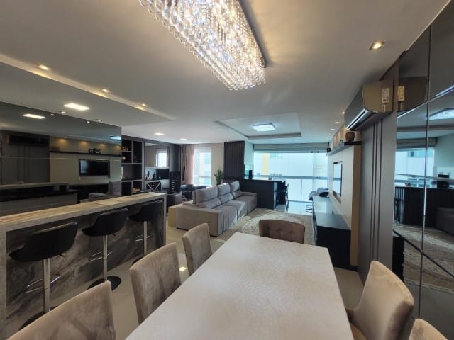 Apartamento com 130m² 3 quartos e 4 banheiros, à venda, no bairro Pioneiros em Balneário Camboriú