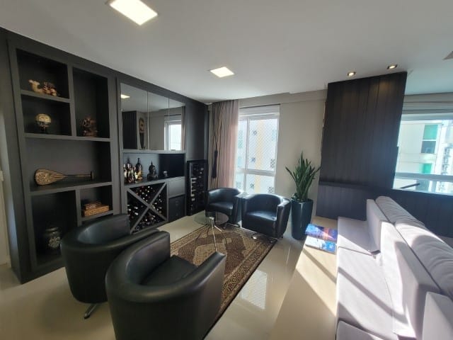 Apartamento com 130m² 3 quartos e 4 banheiros, à venda, no bairro Pioneiros em Balneário Camboriú