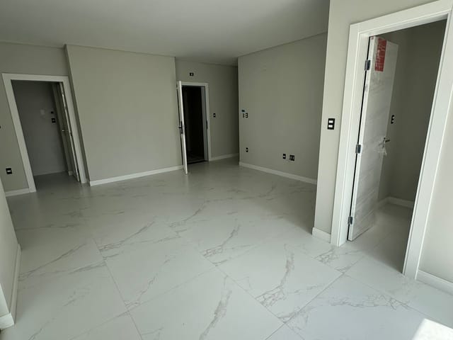Apartamento com 227m² 3 quartos e 4 banheiros, à venda, no bairro Meia Praia em Itapema