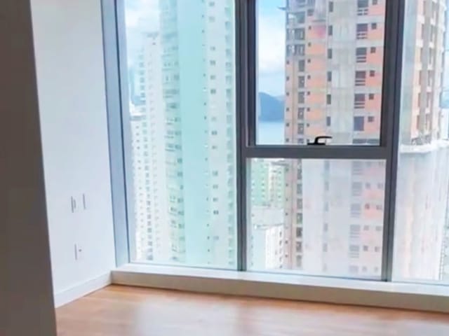 Apartamento com 171m² 4 quartos e 5 banheiros, à venda, no bairro Centro em Balneário Camboriú