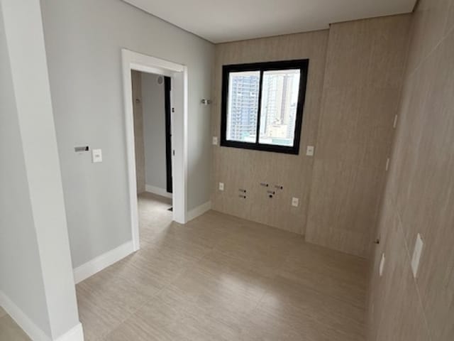 Apartamento com 120m² 3 quartos e 4 banheiros, à venda, no bairro Centro em Balneário Camboriú