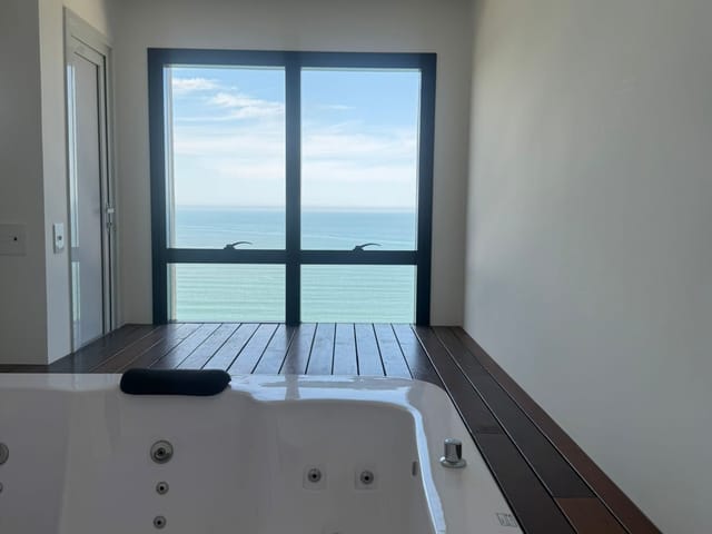 Apartamento com 450m² 5 quartos e 6 banheiros, à venda, no bairro Centro em Itapema