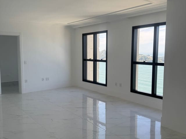 Apartamento com 450m² 5 quartos e 6 banheiros, à venda, no bairro Centro em Itapema